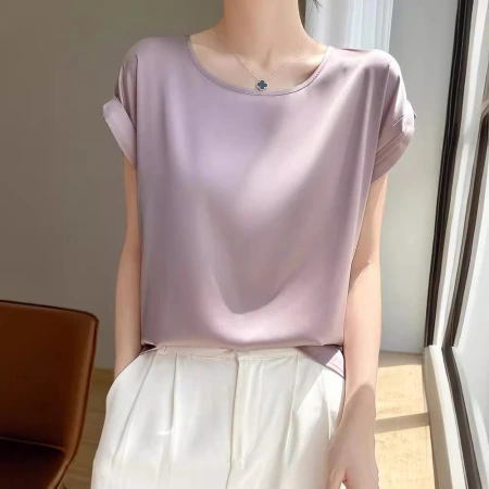 A new summer collection of silk top, short-sleeved T-shirt, simple and loose, round-neck mulberry silk tank top with acetate satin A new summer collection of silk top, short-sleeved T-shirt, simple and loose, round-neck mulberry silk tank top with acetate satin